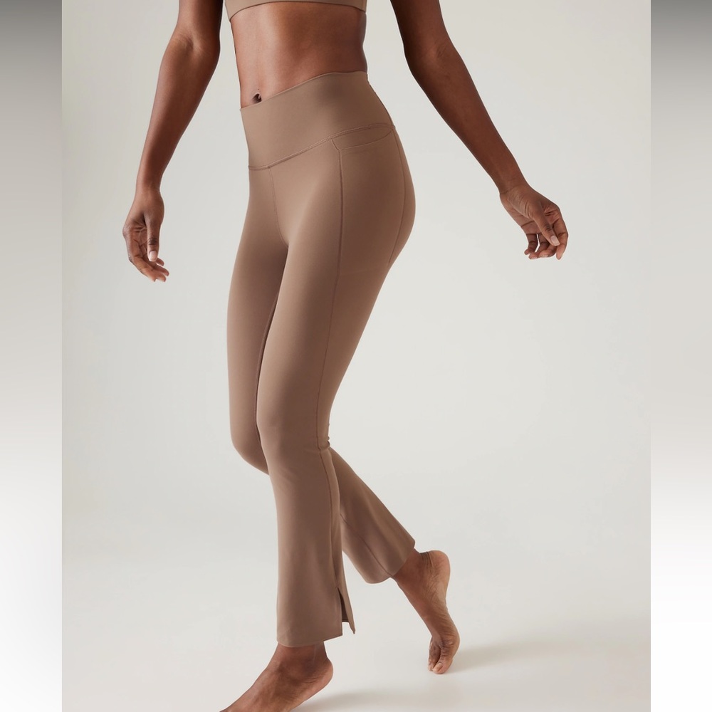 Athleta transcend stash crop straight leg XXS in rustic beige